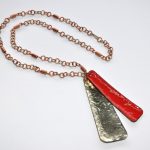 Collar largo, en alpaca y cobre esmaltado a fuego